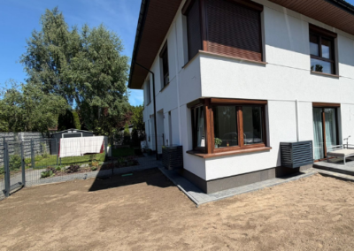 Dom jednorodzinny z zamontowaną jednostką zewnętrzną klimatyzacji – realizacja Active w Łodzi i okolicach